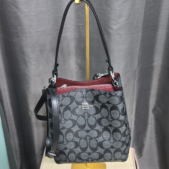 Coach Handbags - Coach Black and Red Shoulder bucket Bag Leather